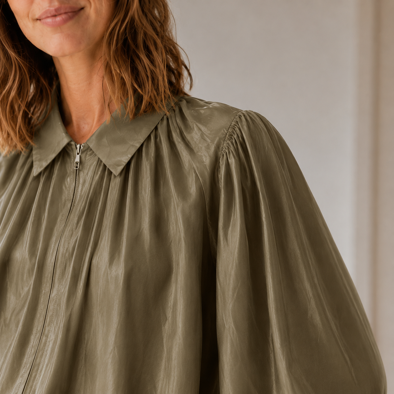 Blusa Camisera Oversized Lotte – Mangas Abullonadas y Bajo Globo
